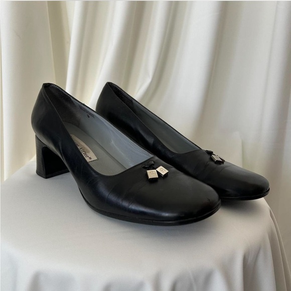 Vintage Etienne Aigner Kidman Leather block Heel Pumps size 8M. - Picture 4 of 8